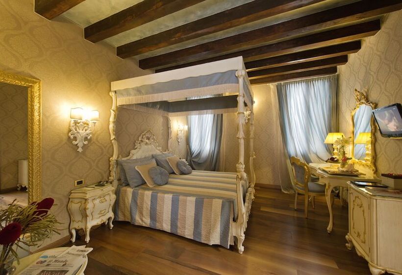 اتاق راحتی, Savoia & Jolanda