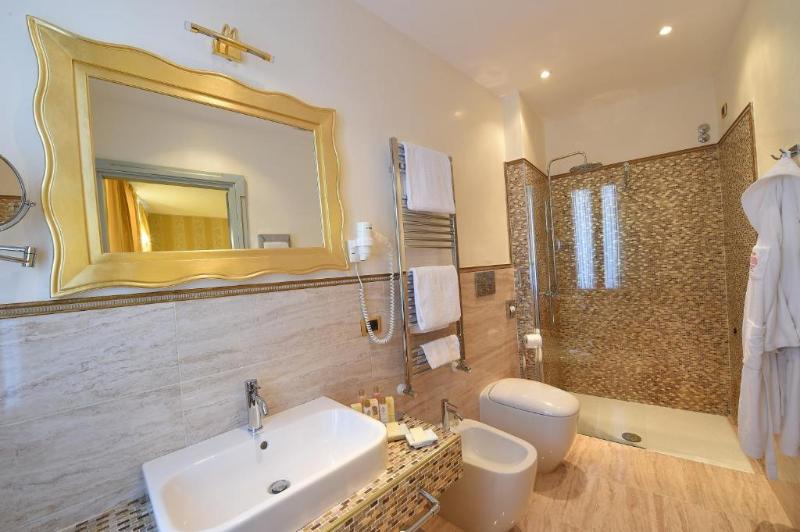 اتاق کلاسیک, Savoia & Jolanda