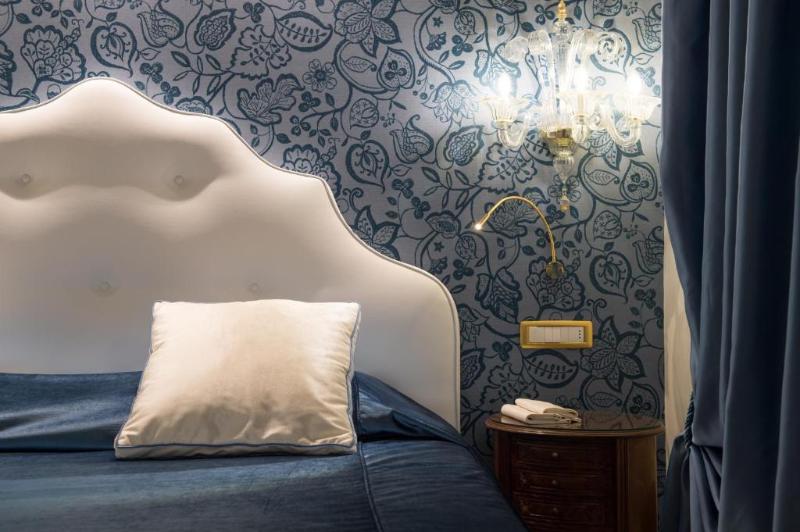 اتاق کلاسیک, Savoia & Jolanda