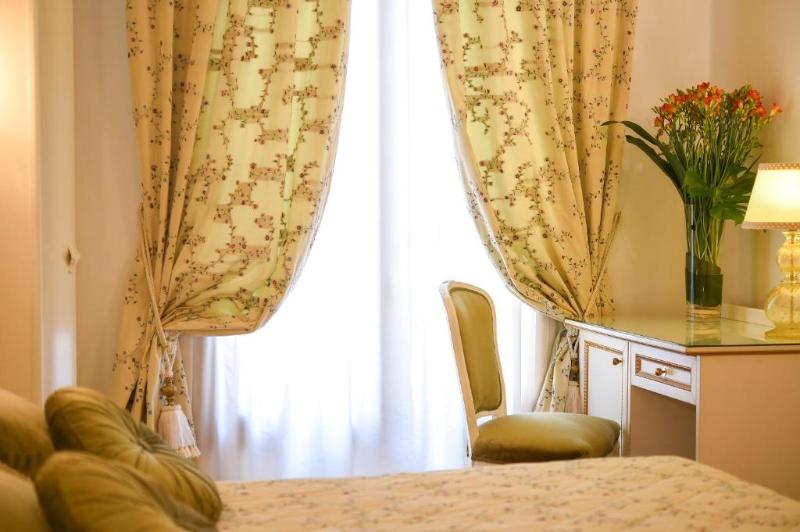 اتاق کلاسیک, Savoia & Jolanda