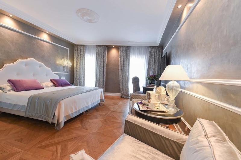 سوییت جونیور با چشم‌انداز دریاچه, Savoia & Jolanda