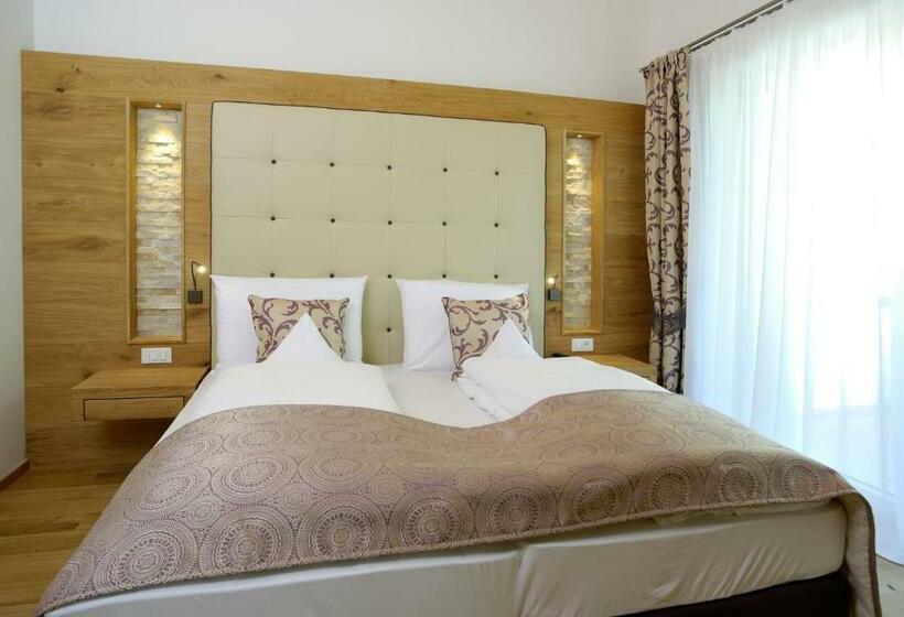 Люкс Вид на Бассейн, Stroblhof Active Family Spa Resort