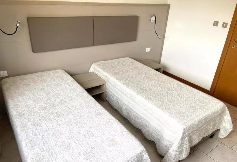スタンダード４人部屋, Villa Augusta