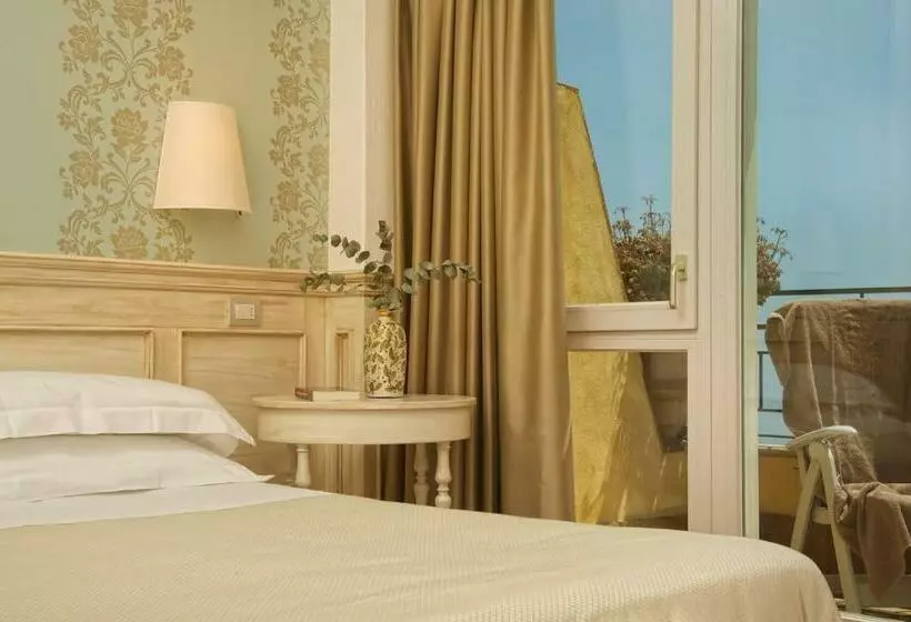 オーシャンビュースタンダードルームバルコニー付き, Villa Belvedere