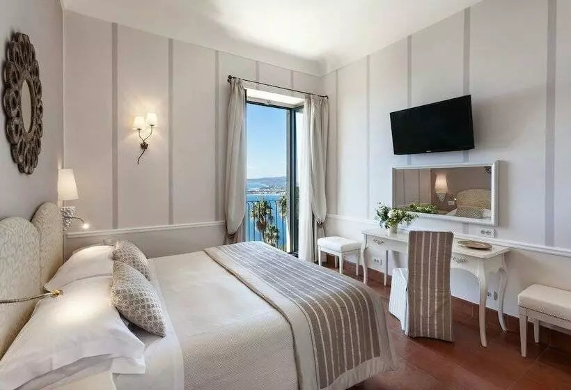 オーシャンビュークラシックルーム, Villa Belvedere