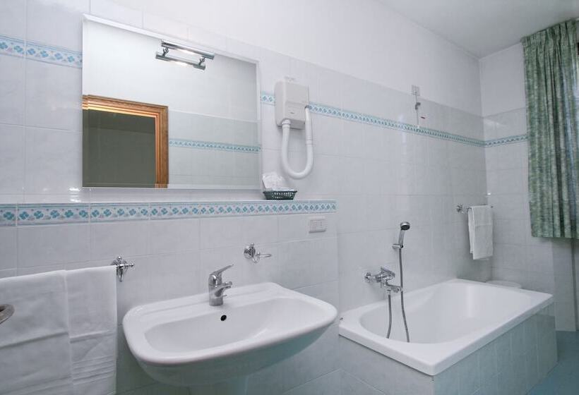 Номер Стандарт Трехместный, Villa Nencini