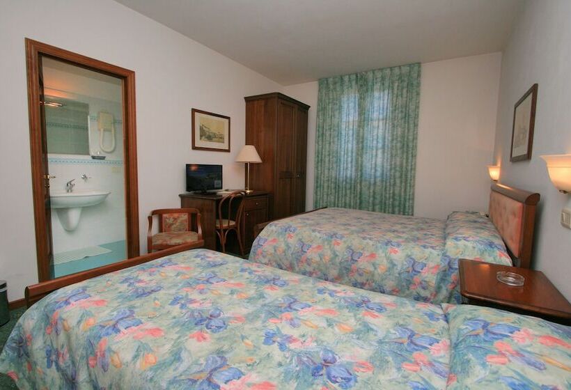 Номер Стандарт Трехместный, Villa Nencini