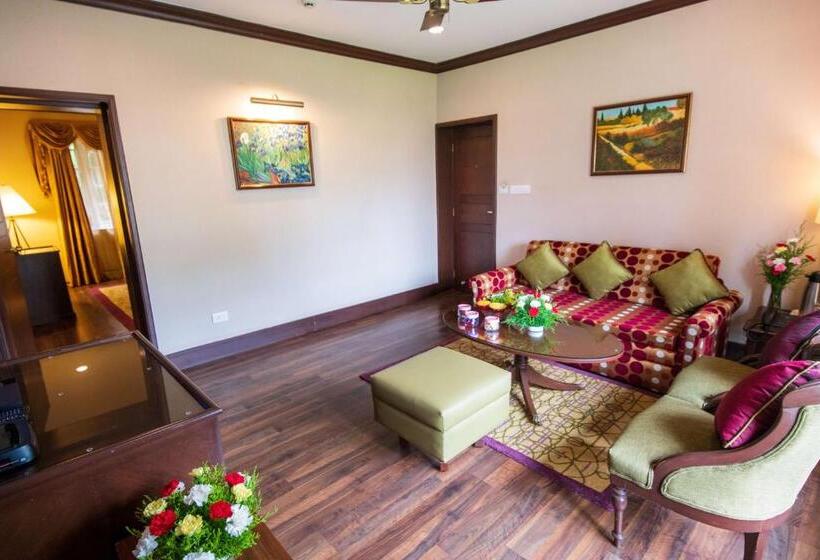 キャビン, The Carlton Kodaikanal