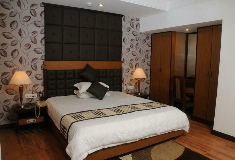 Quarto Deluxe, Lytton