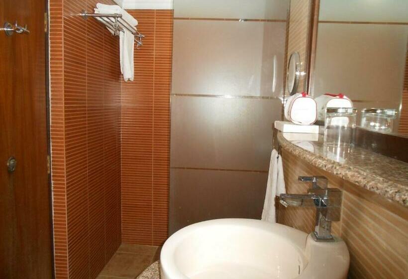 Quarto Deluxe, Lytton