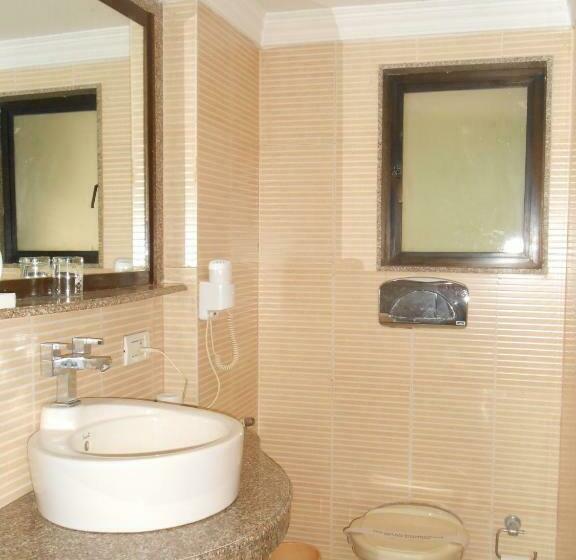 Quarto Deluxe, Lytton