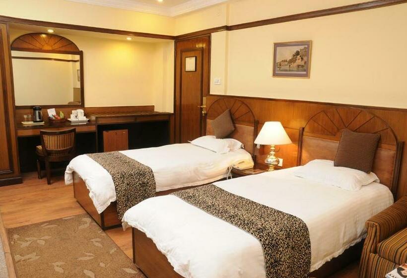 Quarto Deluxe, Lytton