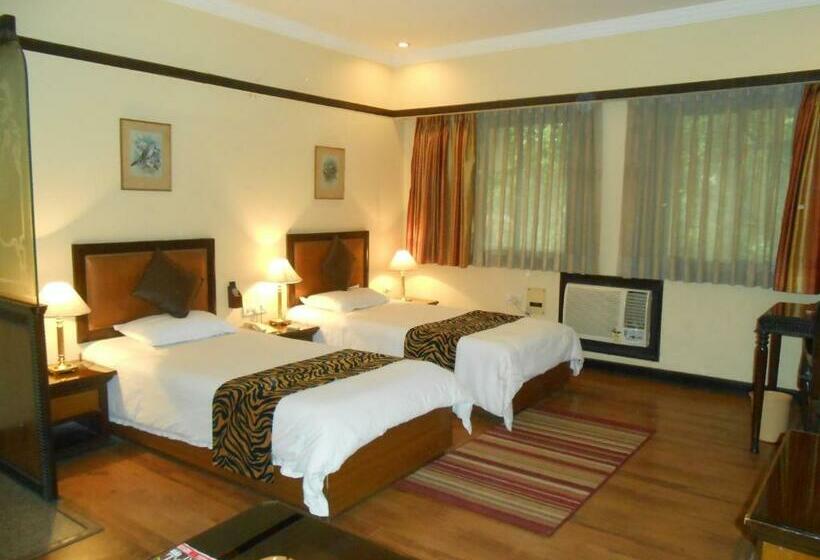 Quarto Deluxe, Lytton