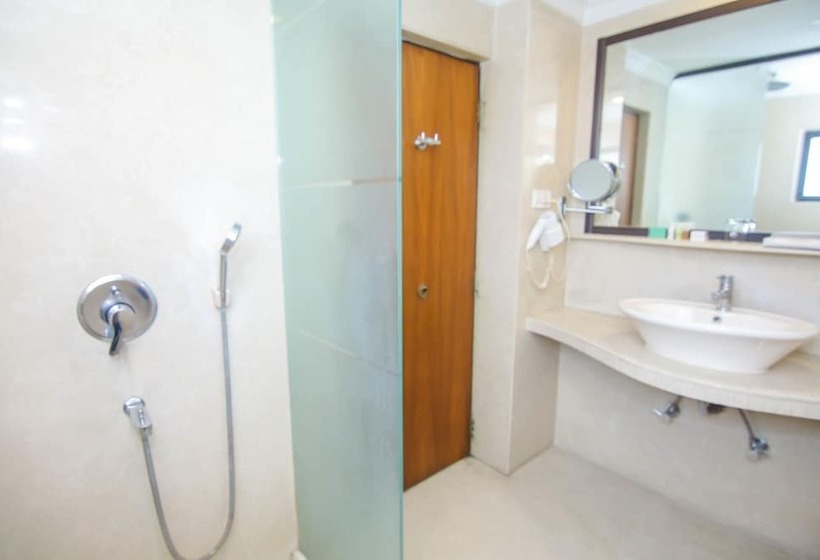 Quarto Deluxe, Lytton