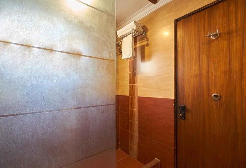 Quarto Deluxe, Lytton