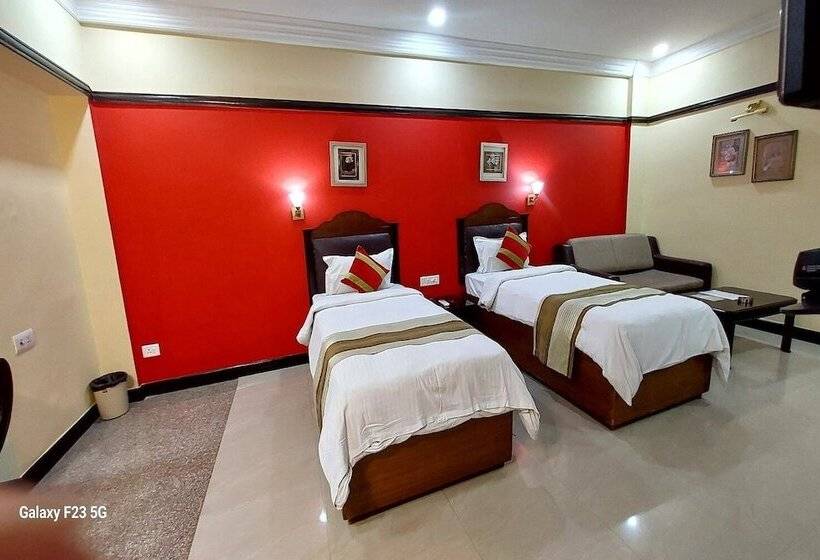 Quarto Deluxe, Lytton