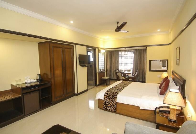 Quarto Deluxe, Lytton