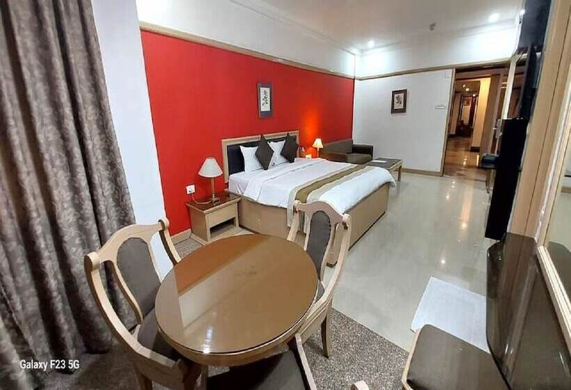 Quarto Deluxe, Lytton