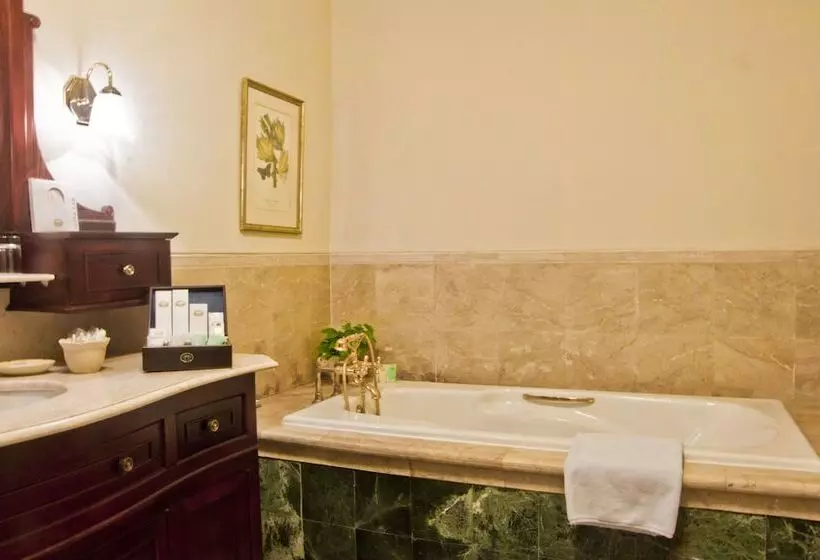 Suite, Majapahit Surabaya Mgallery
