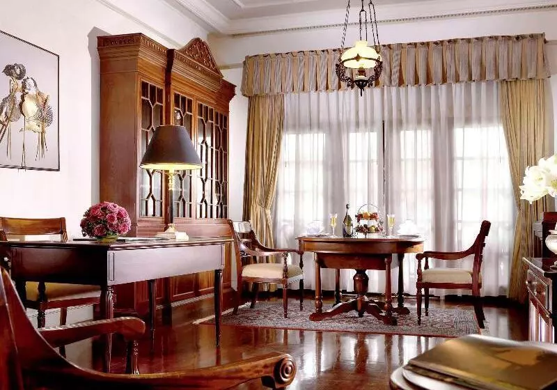 سوئیت با تخت بزرگ, Majapahit Surabaya Mgallery
