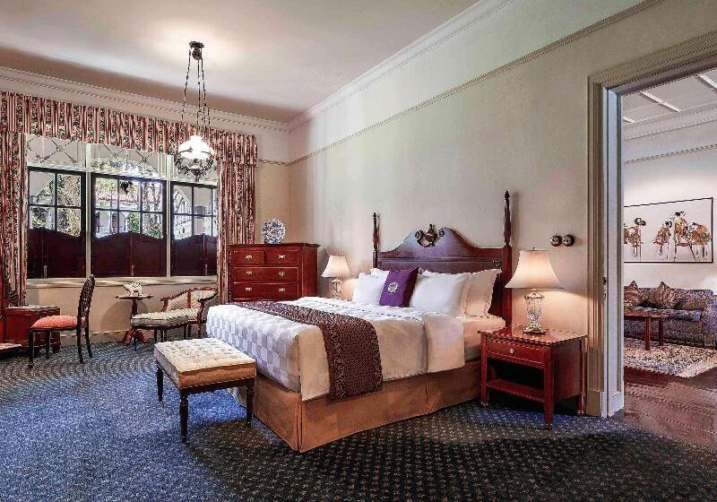 キングサイズベッドのスイートルーム, Majapahit Surabaya Mgallery