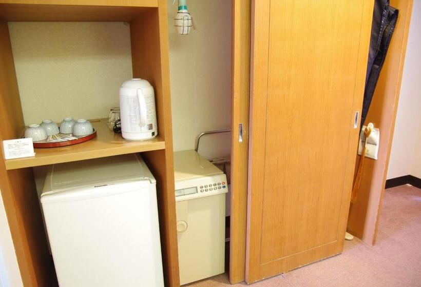 غرفة عائلية, Manza Prince