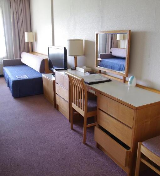 غرفة عائلية, Manza Prince