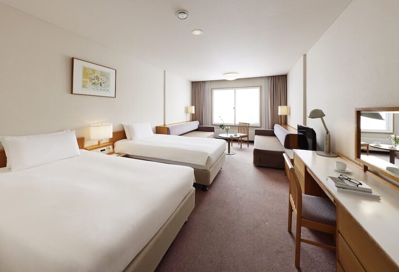 غرفة عائلية, Manza Prince