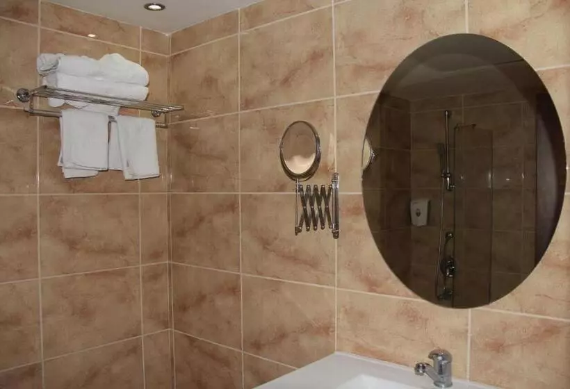 Quarto Triplo Estandar, Restal
