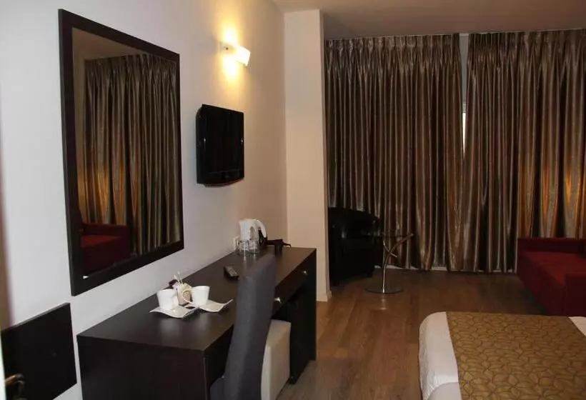 Quarto Familiar, Restal