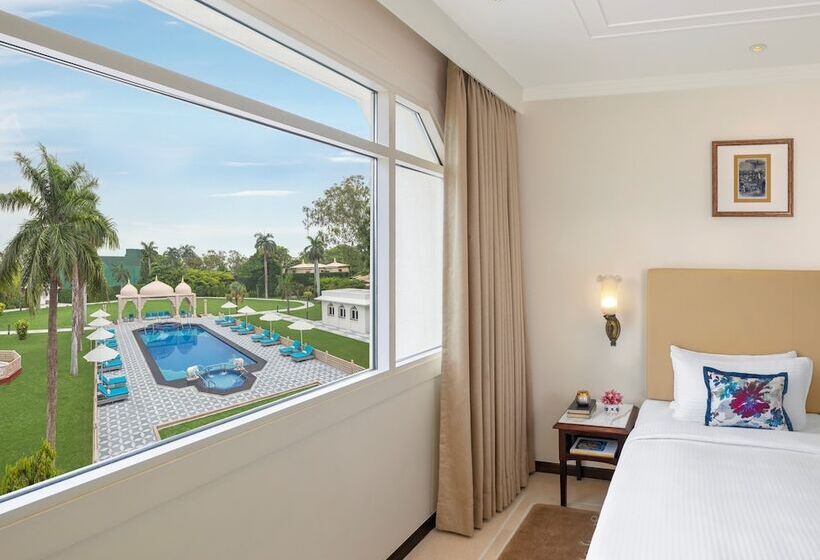 اتاق لوکس با چشمانداز استخر, Tajview Agra Ihcl Seleqtions