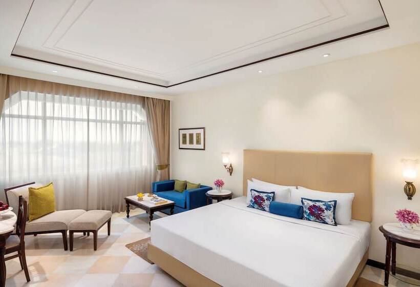 اتاق لوکس با چشمانداز استخر, Tajview Agra Ihcl Seleqtions