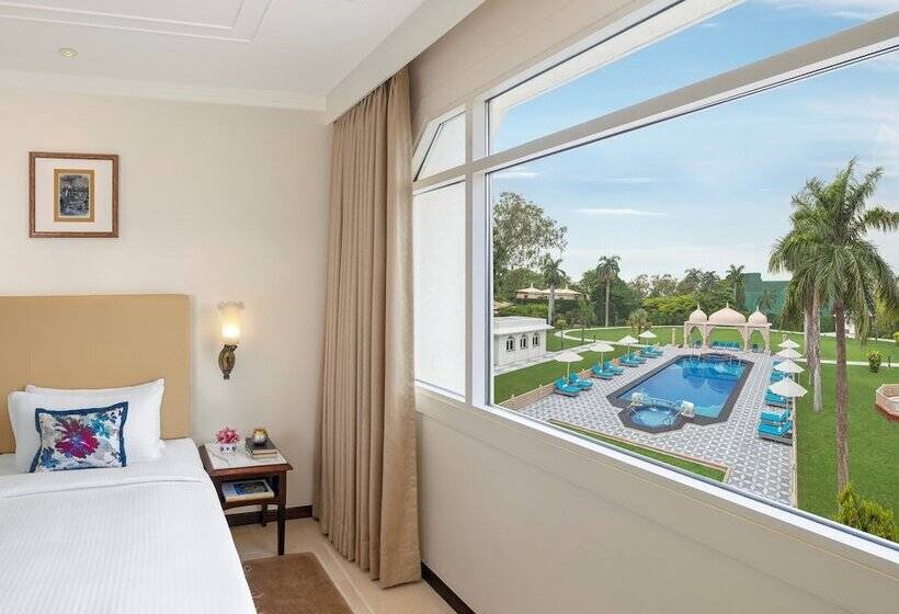 اتاق لوکس با چشمانداز استخر, Tajview Agra Ihcl Seleqtions