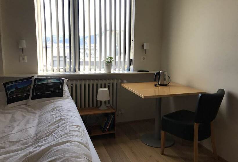 اتاق استاندارد یک نفره, Tangi