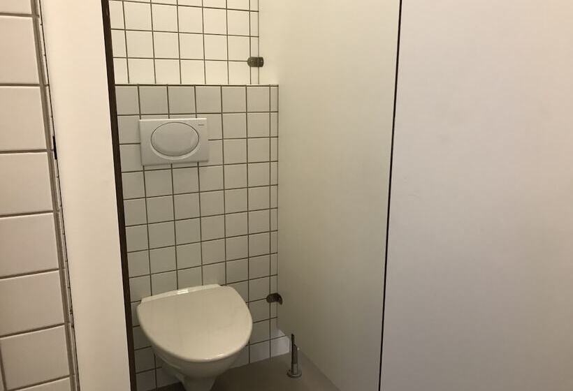 اتاق استاندارد با سرویس بهداشتی مشترک, Tangi