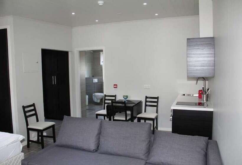 استودیو خانوادگی, Tangi