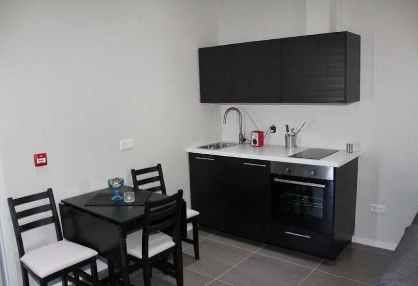 استودیو خانوادگی, Tangi