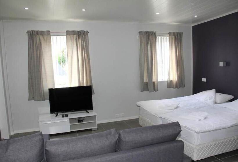 استودیو خانوادگی, Tangi