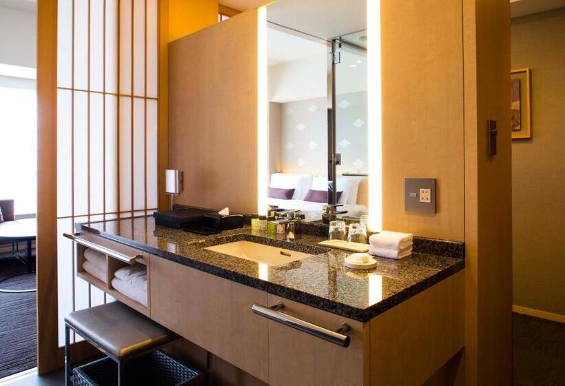 스탠다드 룸 킹사이즈 침대, The Capitol Hotel Tokyu