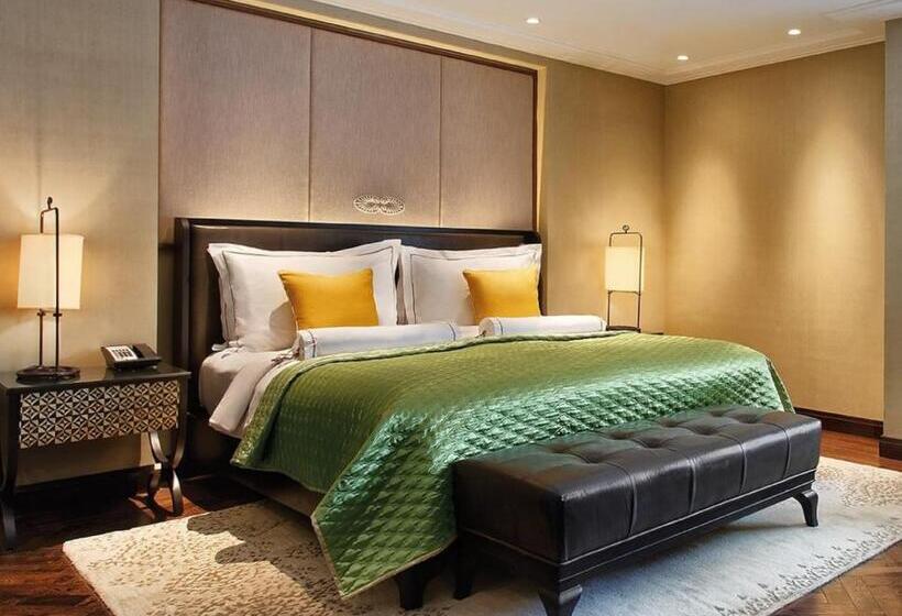 کابین, The Claridges New Delhi