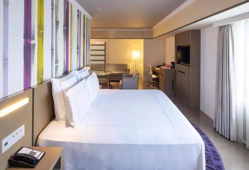 キングサイズベッドのジュニアスイート, Swissotel Nankai Osaka