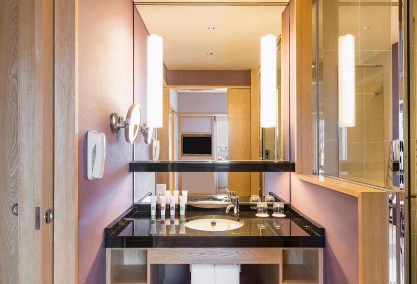 스위트 킹사이즈 침대, Swissotel Nankai Osaka