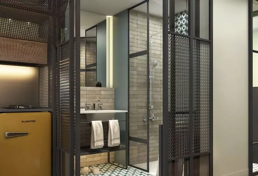 استودیو استاندارد با تخت کینگ, Kaan Casablanca