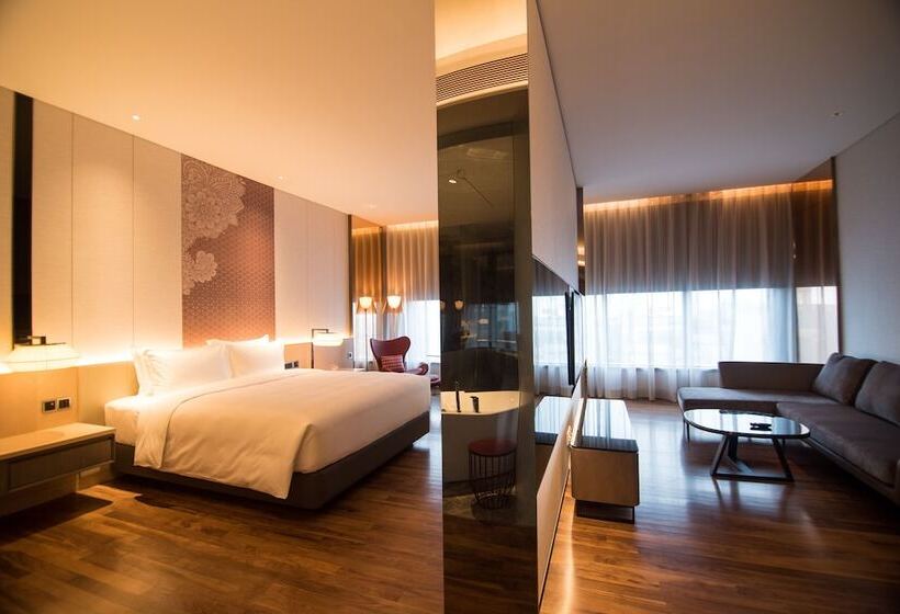 استودیوی استاندارد, Eq Kuala Lumpur