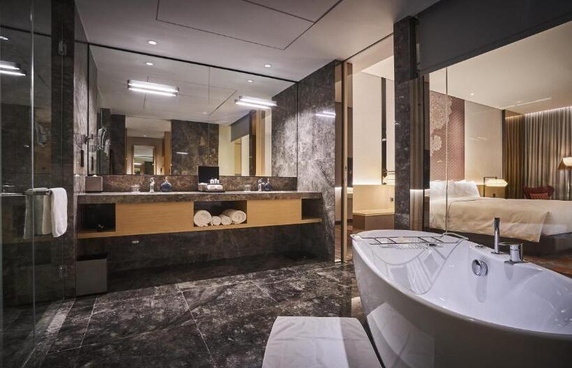 استودیوی استاندارد, Eq Kuala Lumpur