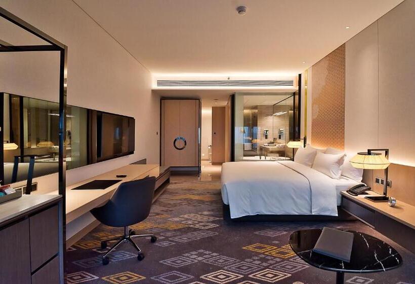 Club Room King Bed, Eq Kuala Lumpur