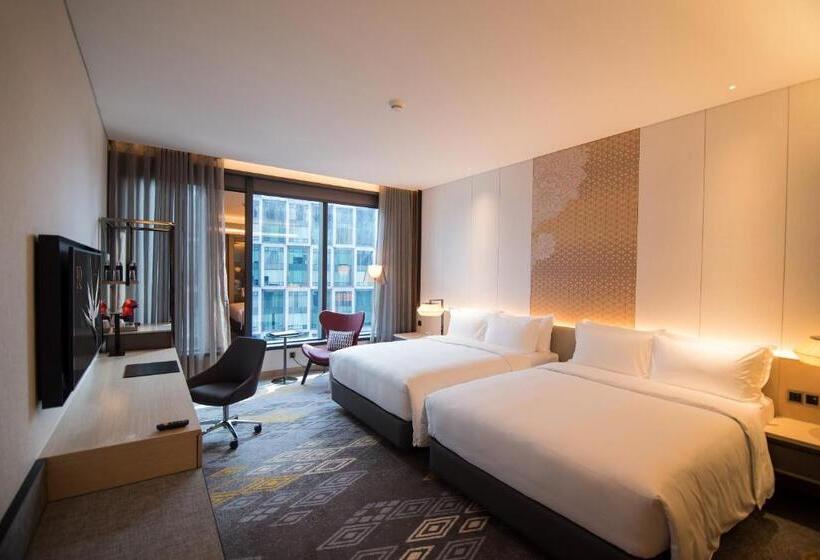 اتاق خانوادگی, Eq Kuala Lumpur