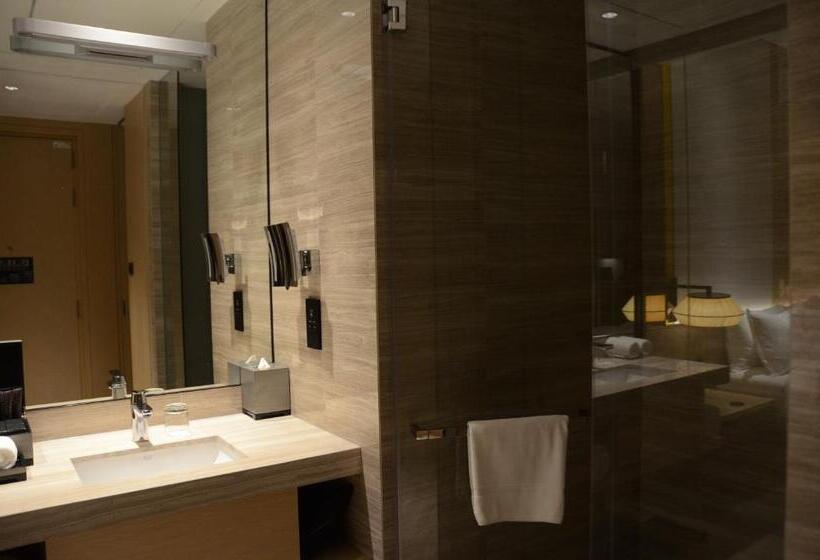 اتاق خانوادگی, Eq Kuala Lumpur