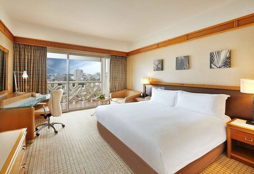اتاق اجرایی, Hilton Yaounde