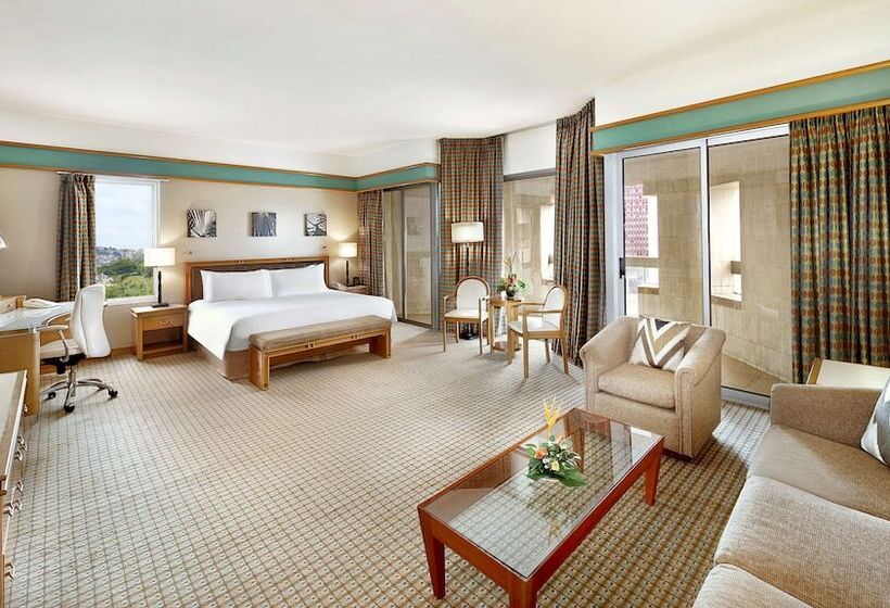 اتاق اجرایی, Hilton Yaounde